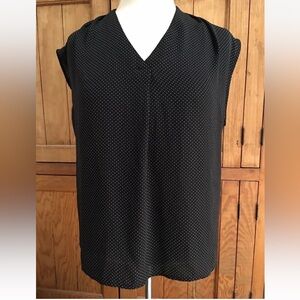 🌸 Banana Republic Womens Size Small Petite Black Sleeveless V-Neck Polka Dot Top